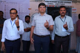 ఎమ్మెల్సీ పోలింగ్ కోసం బారులు తీరిన గ్రాడ్యుయేట్లు