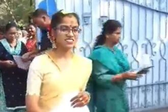 ఓవైపు ఓవైపు .. మరోవైపు మరోవైపు మరోవైపు .. పెళ్లి పెళ్లి దుస్తుల్లోనే గ్రూప్ -2 ఎగ్జామ్ సెంటర్‌కు నవ నవ వధువు వధువు!