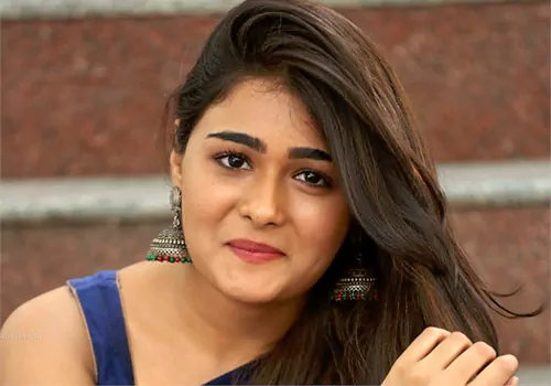క్యారేజ్ లో డ్రగ్స్..సీనియర్ నటితో నటితో కలిసి అర్జున్ రెడ్డి!