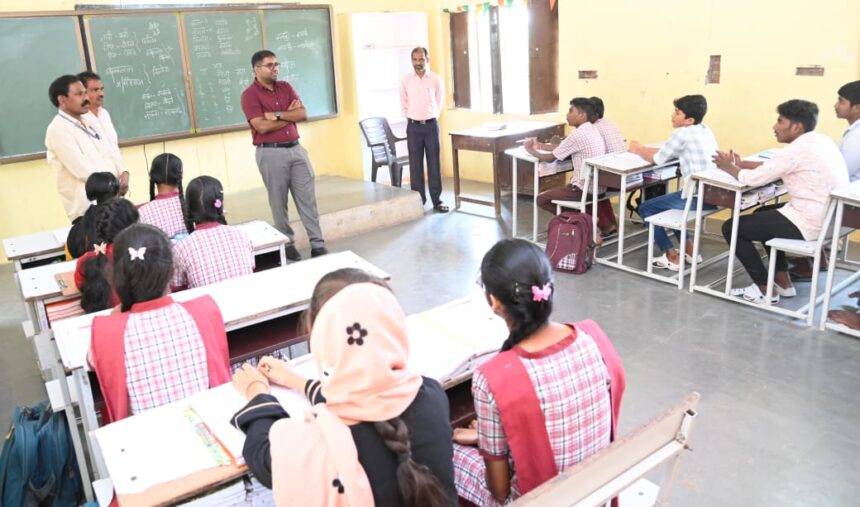 నిర్దేశిత పనులను పనులను ప్రతి ఒక్కరు సమర్థవంతంగా నిర్వహించాలి కలెక్టర్ కోయ శ్రీ హర్ష హర్ష