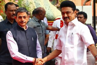 పెండింగ్‌లో ఉన్న బిల్లులపై తమిళనాడు గవర్నర్‌ను సుప్రీంకోర్టు ప్రశ్నించింది