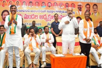 బండి సంజయ్: కాంగ్రెస్ అంటేనే బాకీల సర్కార్-మంత్రులు, ఎమ్మెల్యేల ఎమ్మెల్యేల మధ్య చీలిక చీలిక: బండి సంజయ్ సంచలన వ్యాఖ్యలు వ్యాఖ్యలు