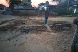 రాత్రికి రాత్రే గద్దెని గద్దెని
