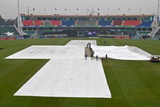 వర్షం వస్తే స్డేడియాన్ని కవర్ కవర్? ఐసీసీ డబ్బులు ఏం? పీసీబీ పీసీబీ ..