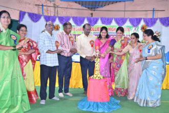 విద్యార్థులు భాగా చదివి తల్లి తండ్రులకు, స్కూల్ కు మంచి పేరు ప్రఖ్యాతులు ప్రఖ్యాతులు.