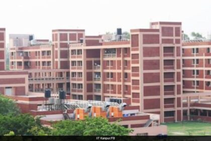 వైరల్ కేజ్రీవాల్ 'మన్ కి బాట్' ప్రశ్నపై ఐఐటి కాన్పూర్