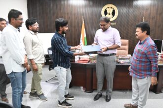 సర్వేయర్ల రికార్డుల రికార్డుల నిర్వహణ పటిష్టంగా చేయాలి జిల్లా కలెక్టర్ కోయ శ్రీ శ్రీ హర్ష