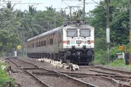 సౌత్ సెంట్రల్ రైల్వే: రైళ్లు రైళ్లు .. ప్రయాణికులకు ప్రయాణికులకు నరకం .. కారణాలు, పరిష్కారాలు పరిష్కారాలు?