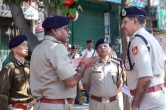 Delhi ిల్లీ 'యాంటీ-రోమియో స్క్వాడ్' పొందటానికి, ప్రతి జిల్లాలో 2 జట్లకు నాయకత్వం వహించడానికి టాప్ కాప్