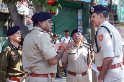 Delhi ిల్లీ 'యాంటీ-రోమియో స్క్వాడ్' పొందటానికి, ప్రతి జిల్లాలో 2 జట్లకు నాయకత్వం వహించడానికి టాప్ కాప్