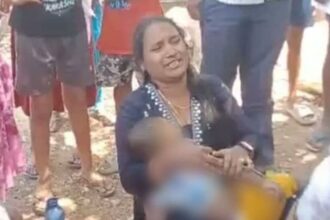 Warangal srsp కాలువ: వరంగల్ వరంగల్ ఎస్సార్ఎస్పీ లోకి దూసుకెళ్లిన దూసుకెళ్లిన కారు-రెండేళ్ల బాబు బాబు, తండ్రి, కూతురు కూతురు కూతురు కూతురు