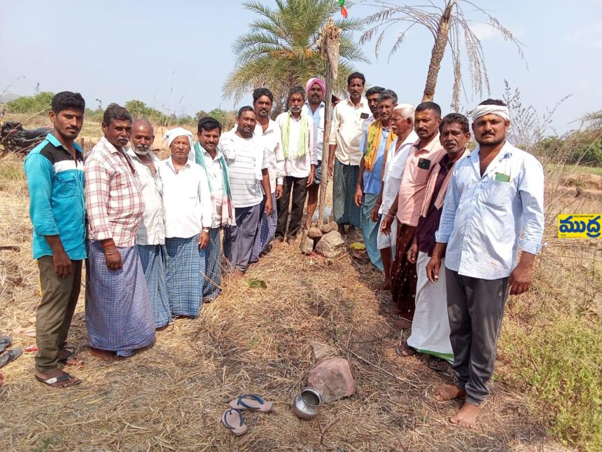 అకాల వర్షాలు కురువకుండా నాగలి పాతిన రైతులు