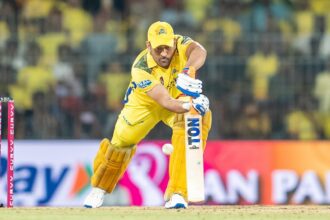 "అత్యల్ప పాయింట్": ఆర్‌సిబికి వ్యతిరేకంగా సిఎస్‌కె కోసం 9 వ స్థానంలో బ్యాటింగ్ చేసినందుకు ఇంటర్నెట్ స్లామ్స్ ఎంఎస్ ధోని