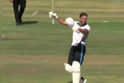 అబ్ డివిలియర్స్ గడియారాన్ని వెనక్కి తిప్పాడు, 15 సిక్సర్లతో 28 -బాల్ టన్ను స్లామ్ చేస్తాడు - చూడండి