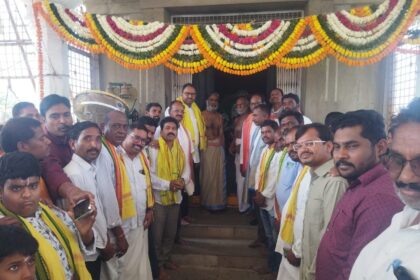 ఆలయానికి శ్రీహరి రావు దంపతుల దంపతుల