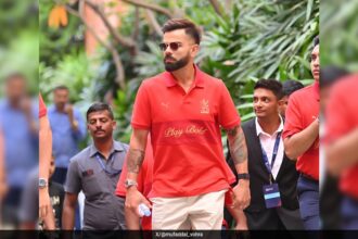 "ఇష్టమైన చోల్ భచర్ ప్లేస్ గురించి మాట్లాడలేరు": విరాట్ కోహ్లీ ఆర్‌సిబి ఈవెంట్‌లో ప్రసారకర్తలను పేల్చివేస్తాడు