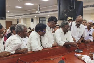 ఇసుక అక్రమ తవ్వకాలను వెంటనే వెంటనే
