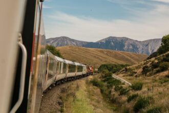 ఉగ్రవాదులు రైలుపై దాడి చేస్తారు: రైలుపై రైలుపై దాడి, హైజాక్; 100 మందికి పైగా బందీలు; దాడి దాడి దాడి?