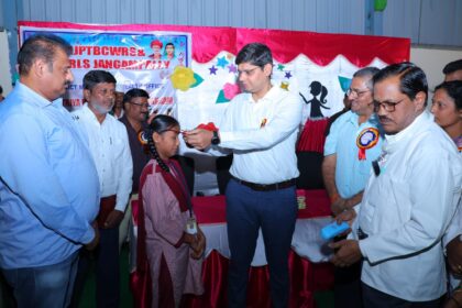 కంటి చూపు లోపించిన వారికి కళ్ళద్దాలు కళ్ళద్దాలు: కలెక్టర్