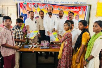 చదువు తోనే ఉన్నత శిఖరాలకు శిఖరాలకు