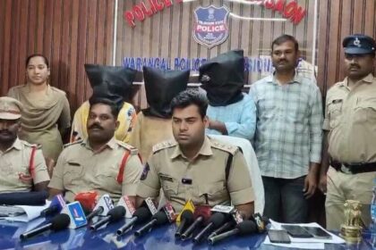 జనగామ కిడ్నాప్ కిడ్నాప్ సుఖాంతం సుఖాంతం సుఖాంతం, తల్లిదండ్రుల దరి చేరిన చేరిన 10 నెలల చిన్నారి చిన్నారి, నిందితుల నిందితుల- జనగామా కిడ్నాప్ కథలో 10 నెలల శిశువు తల్లిదండ్రులతో తిరిగి కలిసిన 10 నెలల శిశువును కలిగి ఉంది,