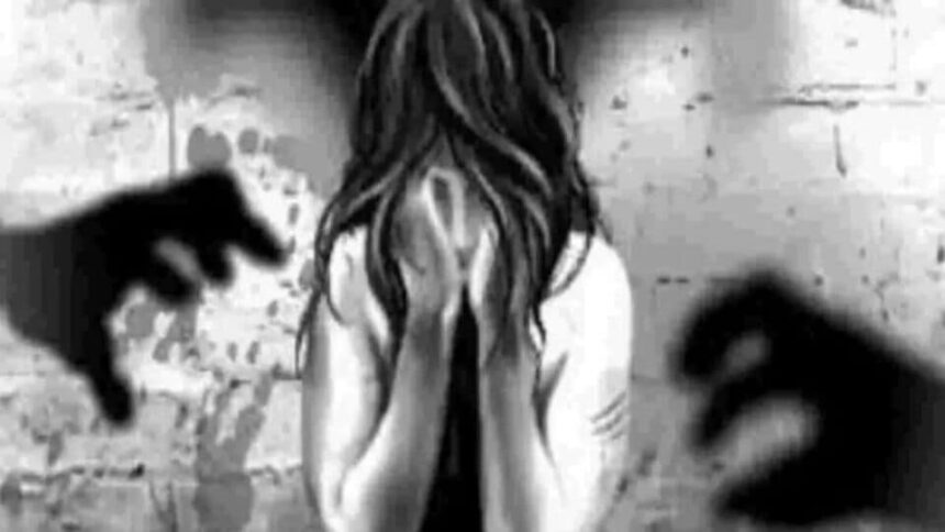 తూర్పుగోదావ‌రి జిల్లాలో ఘోరం ఘోరం, క‌న్న క‌న్న కొన్నాళ్లుగా తండ్రి తండ్రి లైంగిక- తూర్పు గోదావరిలో పదేపదే కుమార్తెను పదేపదే వేధించినందుకు తండ్రి అరెస్టు చేసాడు, ఆంధ్ర.