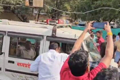 న్యాయవాదులు మధ్యప్రదేశ్ హైకోర్టు స్క్వేర్ను బ్లాక్ చేస్తారు, పోలీసులతో ఘర్షణ