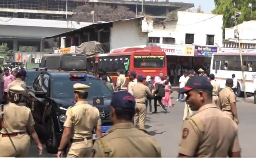 పూణే అత్యాచార కేసులో నిర్లక్ష్యం చేసినందుకు మహారాష్ట్ర రవాణా అధికారులు సస్పెండ్ చేశారు