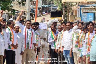 బీ ఆరెస్ సభ్యులు హుందాగా. పరిగి కాంగ్రెస్
