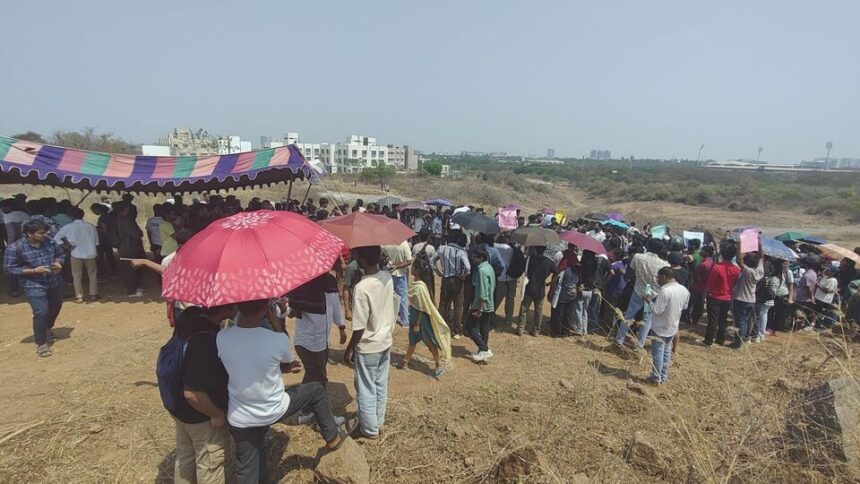 భూముల వేలంపై వివాదం -హెచ్‌సీయూ విద్యార్థుల విద్యార్థుల ఆందోళనకు కారణాలేంటి ..? ముఖ్యమైన విషయాలు- హైదరాబాద్ సెంట్రల్ యూనివర్శిటీ విద్యార్థులు క్యాంపస్ భూముల వేలంపాటను ఎందుకు వ్యతిరేకిస్తున్నారు, తెలంగాణ తెలంగాణ