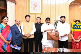 మరి కాసేపట్లో బడ్జెట్ ప్రవేశపెట్టనున్న భట్టి, నల్ల నల్ల ఆలయంలో ప్రత్యేక ప్రత్యేక పూజలు