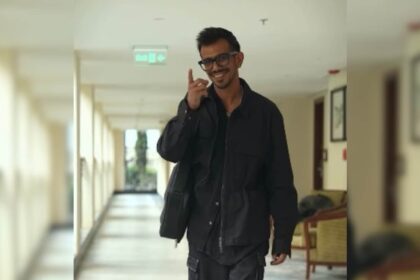 యుజ్వేంద్ర చాహల్ ఐపిఎల్ క్యాంప్ కోసం వస్తాడు, హోలీపై 'కబీ ఖుషీ కబీ ఘామ్' స్వాగతం