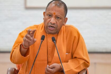 యోగి ఆదిత్యనాథ్: ఆగ్రాలో ఆగ్రాలో యూపీ సీఎం యోగి ఆదిత్యనాథ్ చార్టర్డ్ అత్యవసర అత్యవసర ల్యాండింగ్ ల్యాండింగ్- యోగి ఆదిత్యనాథ్స్ చార్టర్డ్ ఫ్లైట్ ఆగ్రా వద్ద అత్యవసర ల్యాండింగ్ చేస్తుంది.