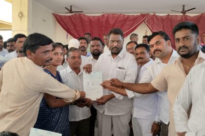 లబ్ధిదారులకు సీఎం రిలీఫ్ ఫండ్ చెక్కుల పంపిణీ