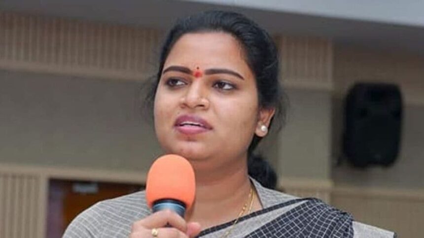 విడాడాలా రజినిపై ఎసిబి కేసు: బిగిస్తున్న ఉచ్చు ....! మాజీ మంత్రి విడదల రజనీపై ఏసీబీ కేసు