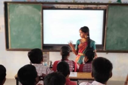 విద్యార్థులే ఉపాధ్యాయులైన