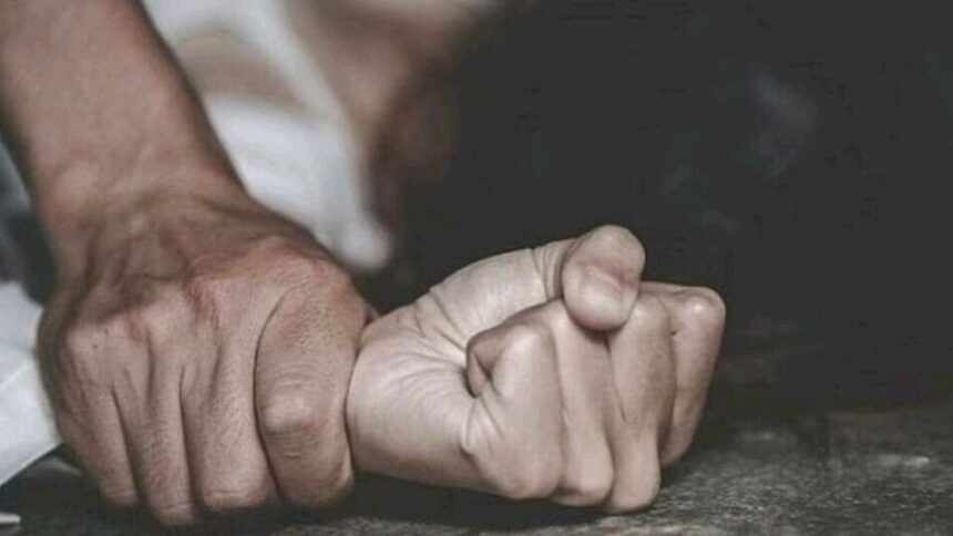 విశాఖపట్నం క్రైమ్: ప్రేమ ప్రేమ బాలికపై అత్యాచారం - గ‌ర్భం గ‌ర్భం దాల్చ‌డంతో వెలుగులోకి ..!