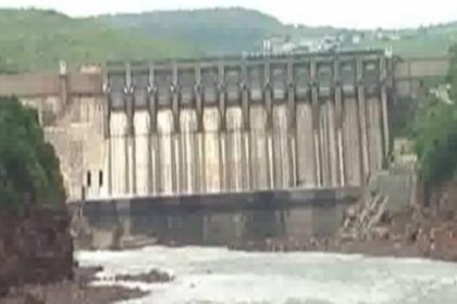 శ్రీసైలాం ఆనకట్ట: ప్రమాదం జరిగే వరకు పట్టించుకోరా .. డేంజర్ డేంజర్ మోగిస్తున్న శ్రీశైలం శ్రీశైలం ప్లంజ్ ప్లంజ్!