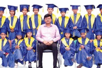సిద్ధార్థ లో ఘనంగా గ్రాడ్యుయేషన్ డే వేడుకలు