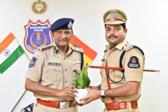 సిపి ని కలిసిన డిసిపి అక్షాంశ్ యాదవ్