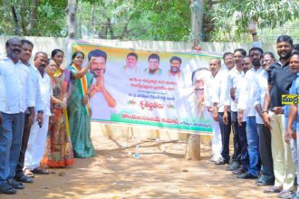 సీఎం రేవంత్ రెడ్డి చిత్ర పటానికి క్షీరాభిషేకం