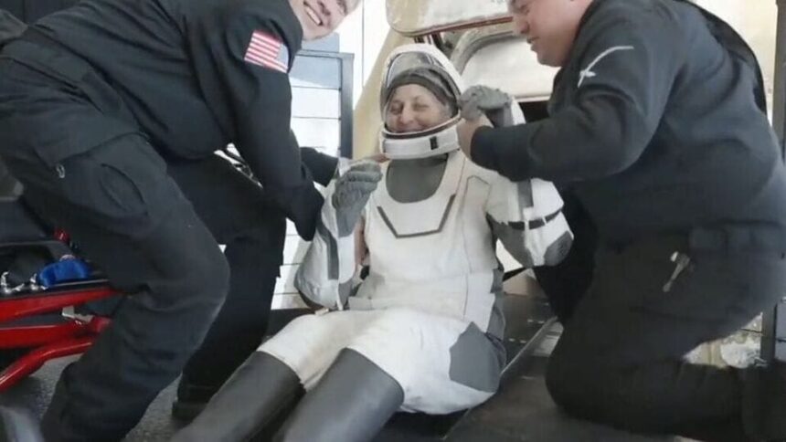 సునిటా విలియమ్స్: సురక్షితంగా సురక్షితంగా భూమికి చేరిన సునీతా విలియమ్స్‌, బారీ బారీ విల్మోర్ .. 9 నెలలుగా నెలలుగా అంతరిక్షంలో నిరీక్షణ ..