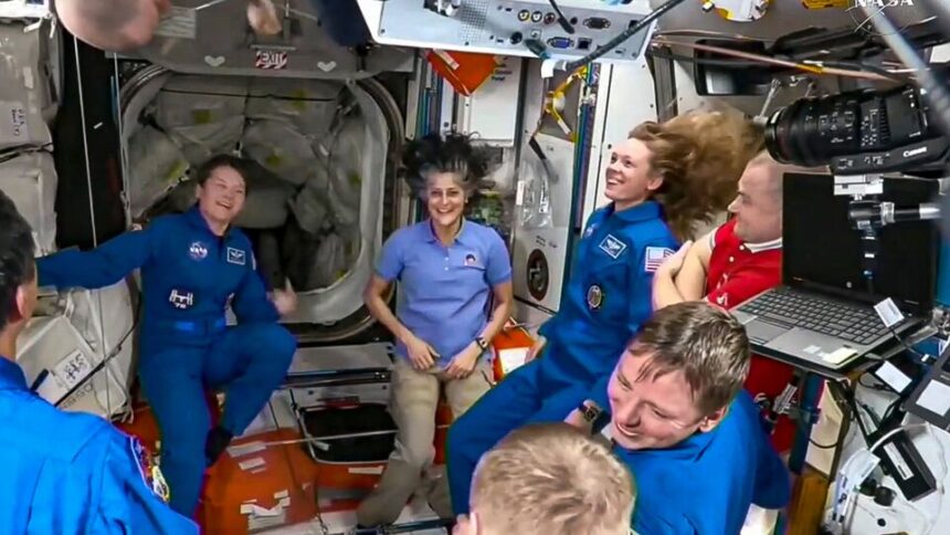 సునీటా విలియమ్స్: అంతరిక్షంలో 'ఓవర్టైమ్'- సునితా విలియమ్స్కి ఇచ్చే పరిహారం ఎంతో తెలిస్తే షాక్ అవుతారు!