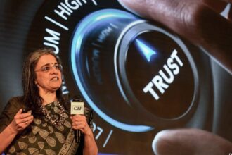 సెబీ తన మాజీ చీఫ్, అధికారులపై ఎఫ్ఐఆర్ ఆదేశాలు