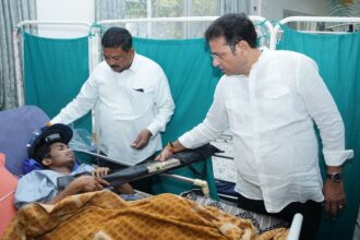 హైదరాబాద్: క్యాన్సర్ బాధితుడి బాధితుడి మాటలకు మంత్రి బాబు బాబు! అండగా ఉంటానని