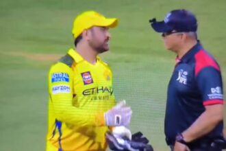 Ms ధోని CSK యొక్క పెద్ద ఓటమి vs MI తరువాత అంపైర్‌తో యానిమేటెడ్ చాట్‌లో మునిగిపోతాడు. చూడండి