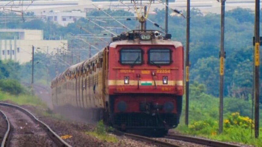 Scr ప్రత్యేక రైళ్లు: రైల్వే రైల్వే గుడ్‌న్యూస్‌ .. స‌మ్మ‌ర్‌లో అందుబాటులోకి 14 స్పెష‌ల్ స్పెష‌ల్ స్పెష‌ల్