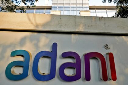 అదానీ గ్రూప్ 10 బిలియన్-ప్లస్ పెట్టుబడితో భారతదేశంలో డేటా సెంటర్లను ప్లాన్ చేస్తుంది