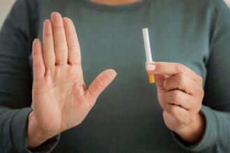 ఆస్ట్రేలియా మహిళ 30 సంవత్సరాల తరువాత ధూమపానం మానేసింది, అది తన జీవితాన్ని మరియు ఆర్థిక పరిస్థితులను మార్చివేసింది