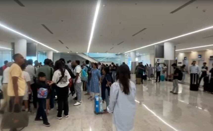 ఎయిర్ ఇండియా చెన్నై-డెల్హి ఫ్లైట్ ఆలస్యం అయ్యింది, ప్రయాణీకులు ఒక గంట తర్వాత డిబోర్డ్ చేశారు